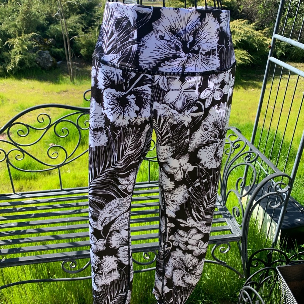 Yoga pants , stretchy and stylish in a black on white tropical print